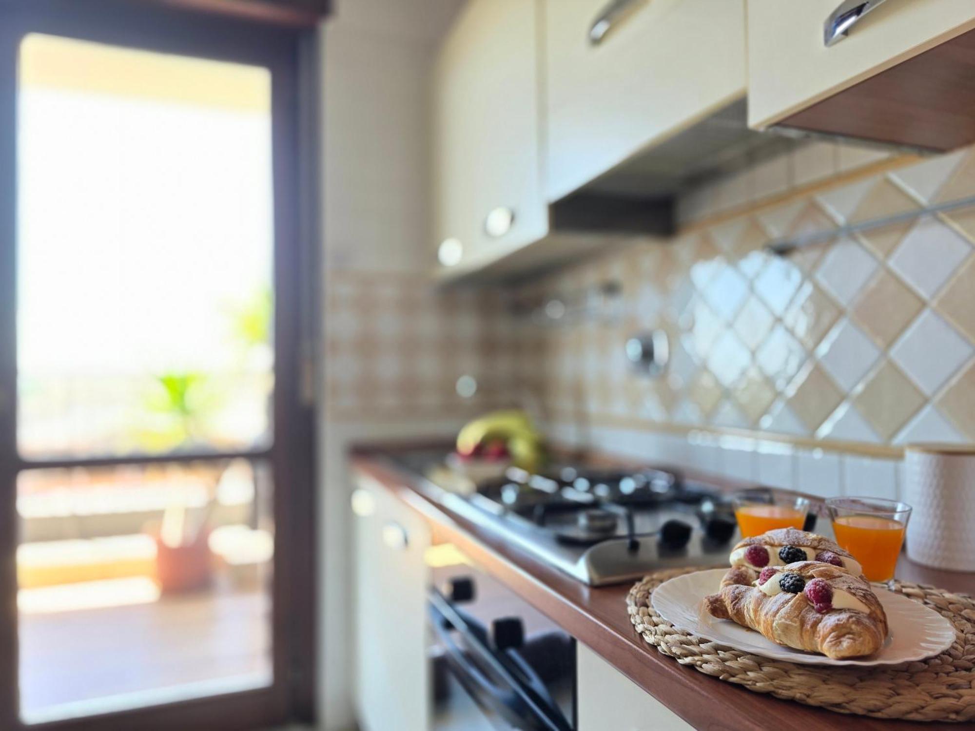 Golden Hour Apartment - Panoramic Terrace Fiumicino Luaran gambar